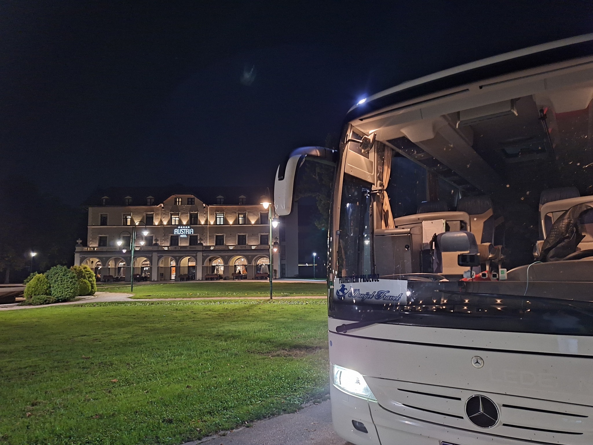 Autobus Danijel Travel noću