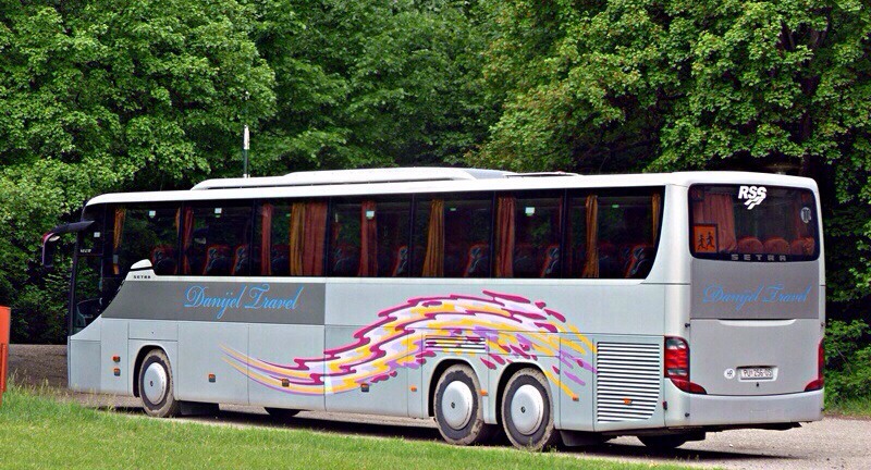 Autobus Danijel Travel srebrne boje